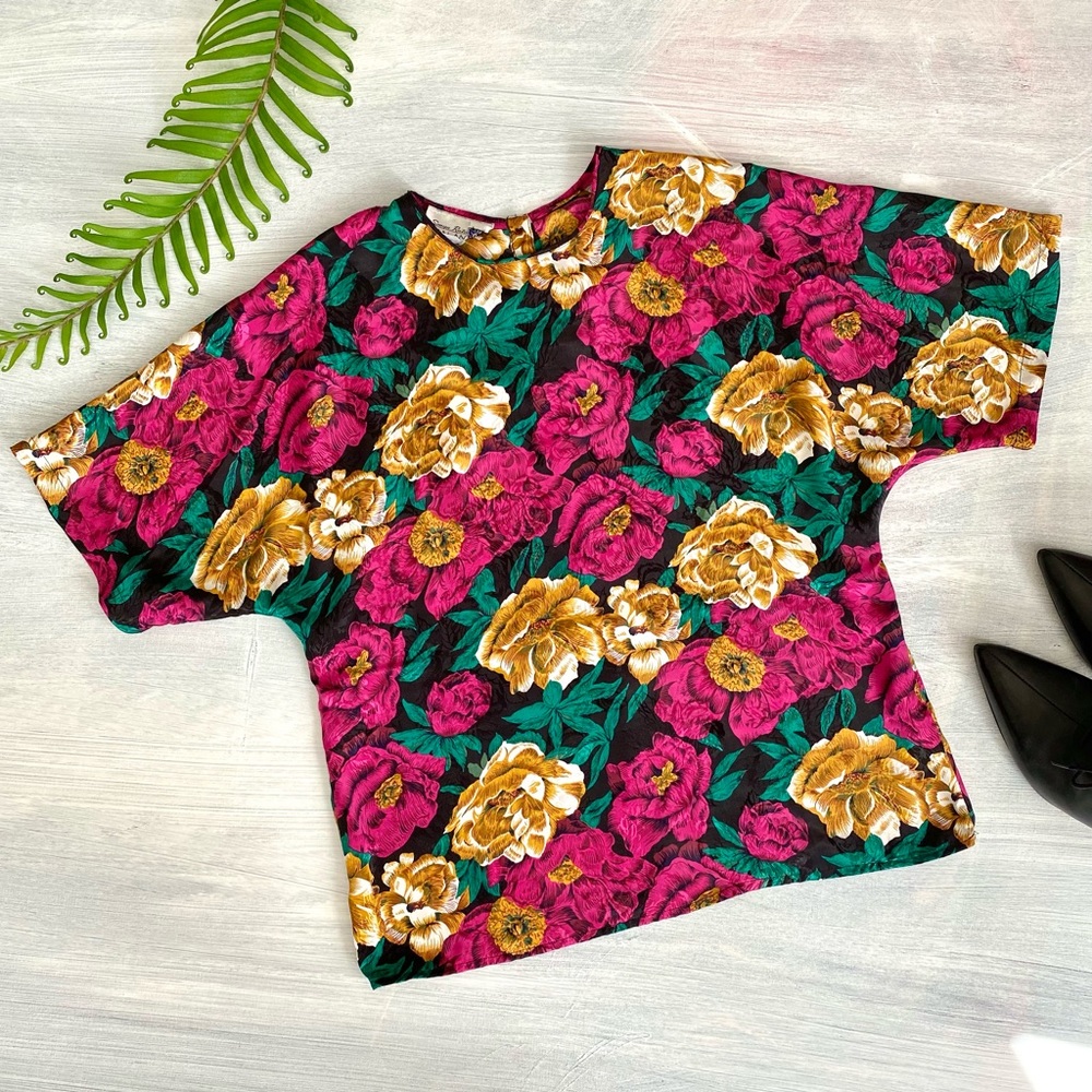 Vintage 90s Dark Floral Spring Silky Blouse Scoop Neck Short Sleeve Romantic Top